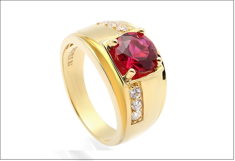 Thiết kế tinh tế, trẻ trung trên nền vàng